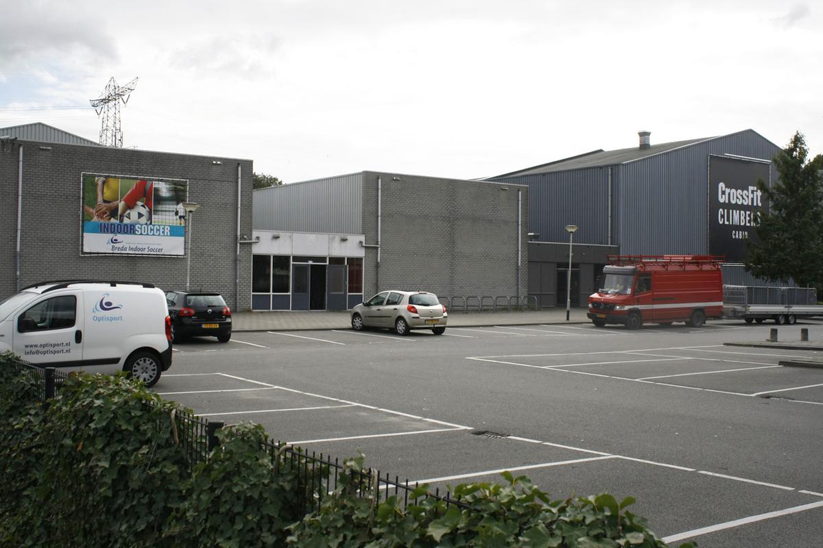Breda gaat van maandag 28 september 18.00 uur tot en met donderdag 18.00 uur 250 vluchtelingen opvangen in het Racketcentrum aan de Terheijdenseweg.