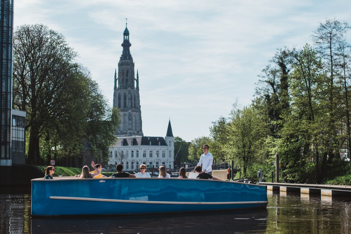 Primeur: Nieuw rondvaartbedrijf gaat met elektrische boten singels op