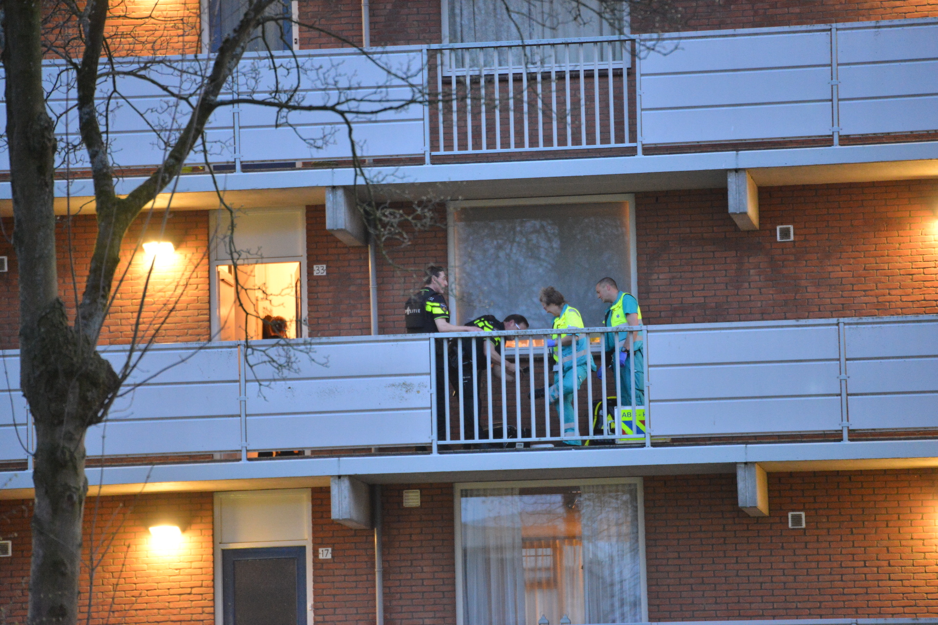 Bij een schietincident in de Sandenburgstraat is zondagavond een persoon overleden.