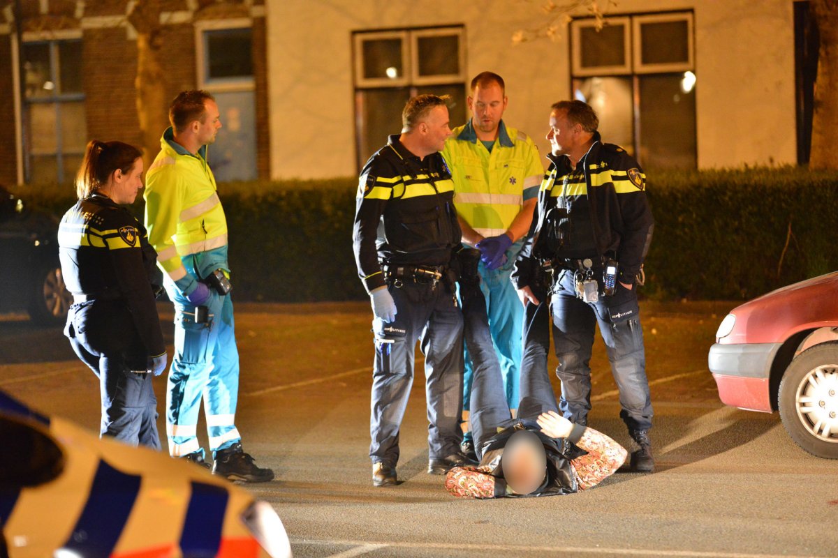 Man raakt gewond na val van motorkap Vlaszak