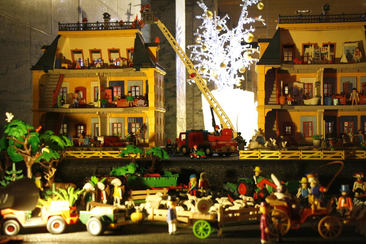 Op station Breda is sinds 10 december een Playmobildorp.