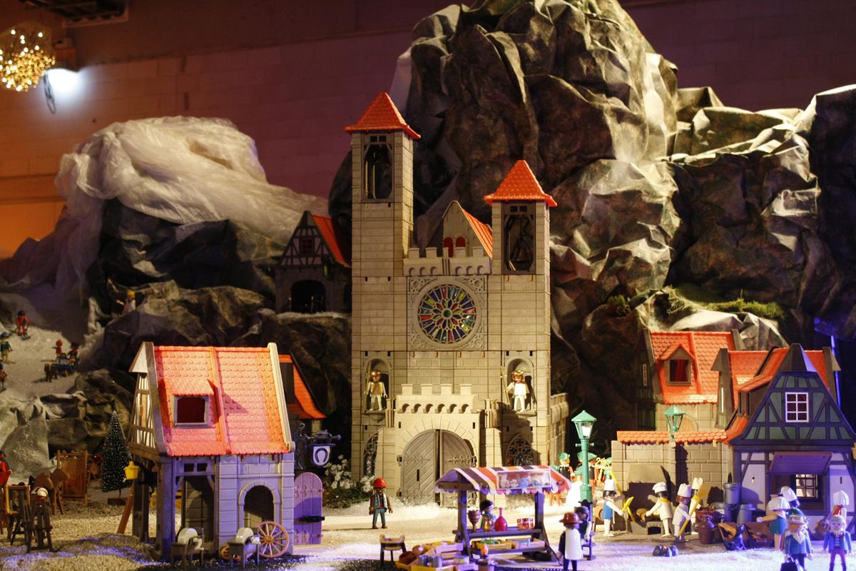 Op station Breda is sinds 10 december een Playmobildorp.