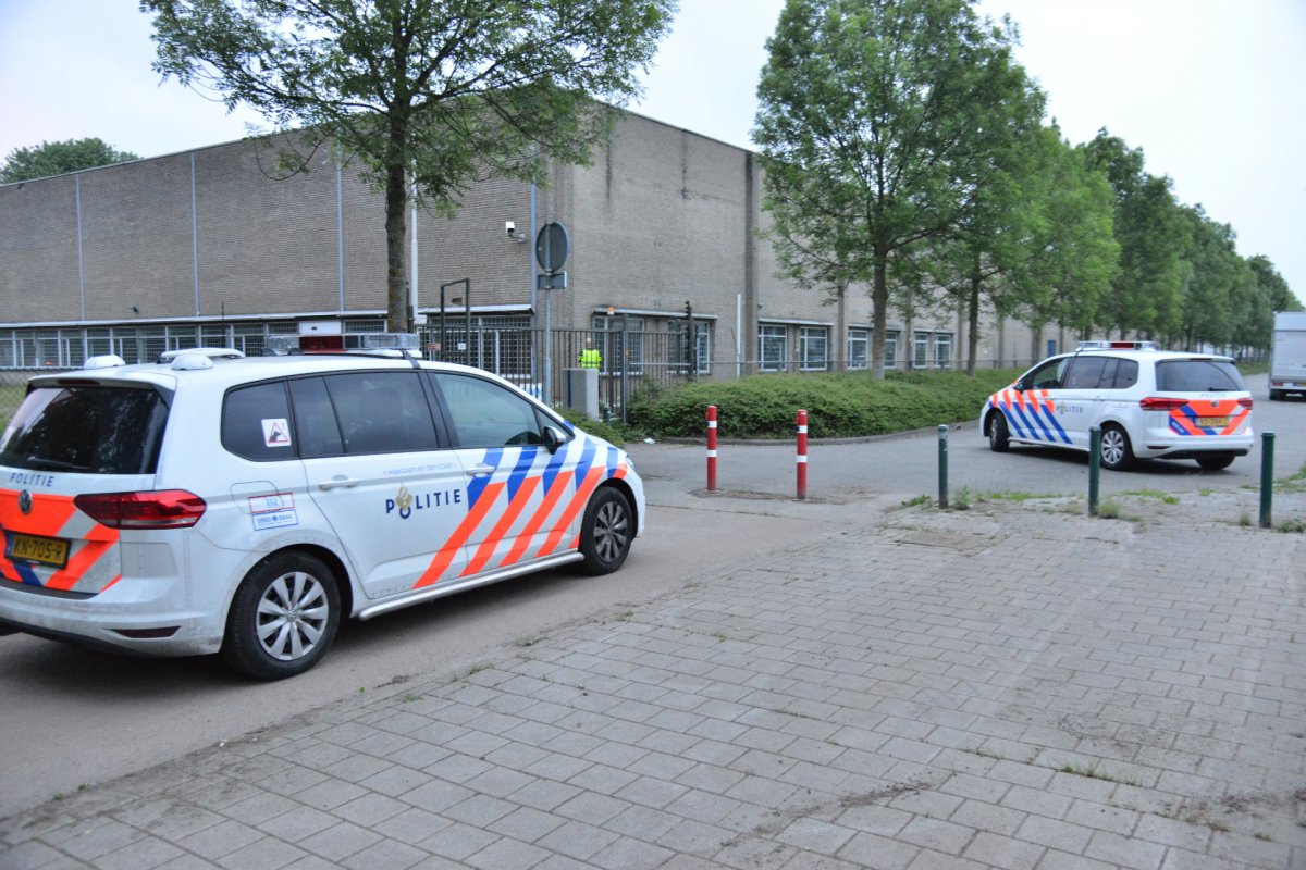 Politie rukt uit naar voormalige Philips-fabriek in Breda-Noord