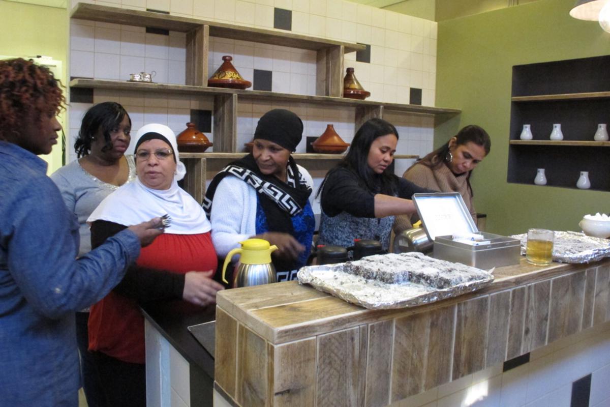 De keuken van het wijkrestaurant bij ONS. foto Wijnand Nijs