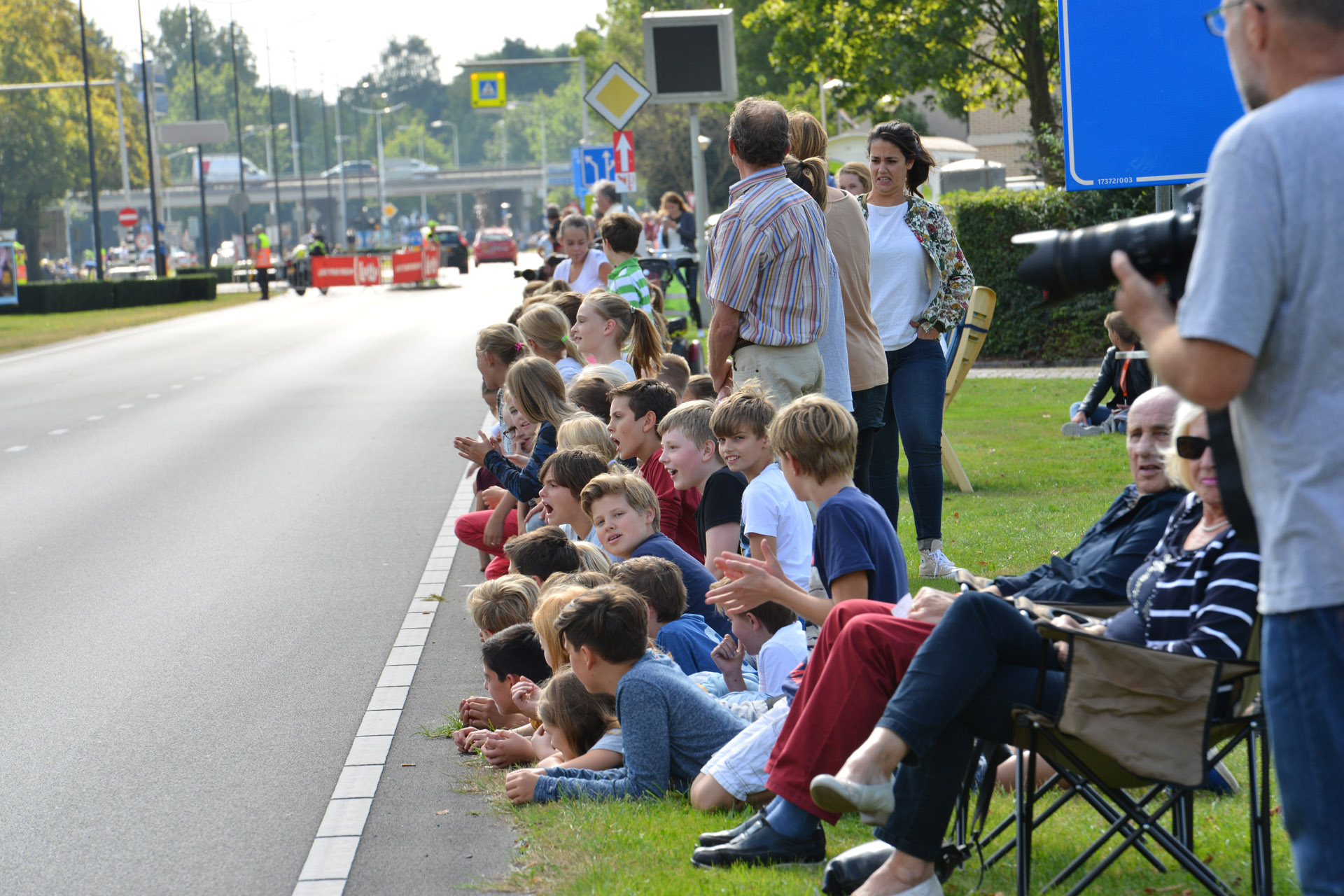 De deelnemers aan de EnecoTour razen dinsdag 20 september door Breda voor hun tijdrit.