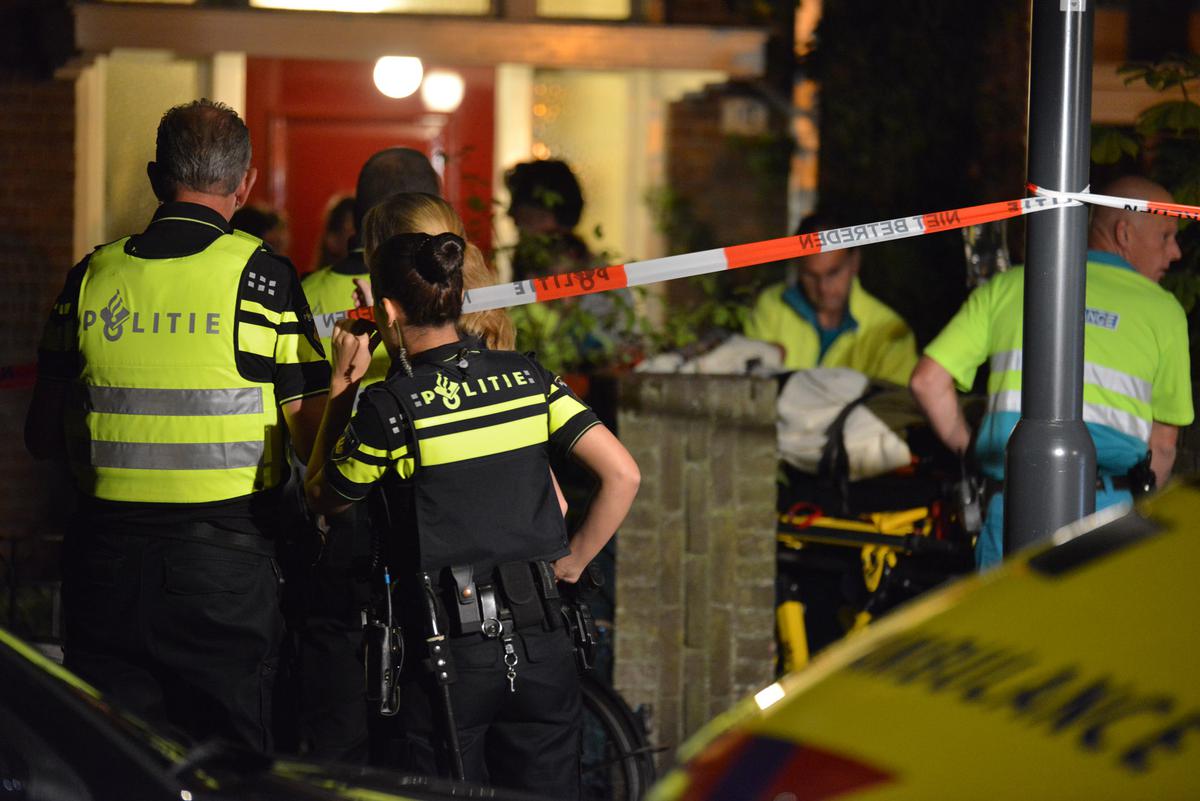 Een man is zwaargewond geraakt bij eenval uit een raam van een woning aan de Zandberglaan.