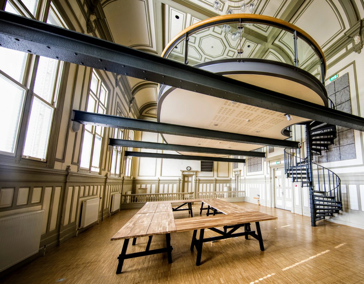 De voormalige rechtszaal in het Koepelcomplex.