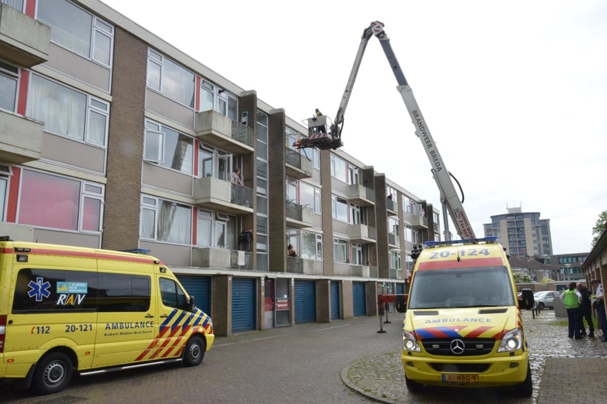 Een 51-jarige man uit Breda is dinsdag levensgevaarlijk gewond geraakt bij een ruzie met zijn broer. foto Perry Roovers / SQ V