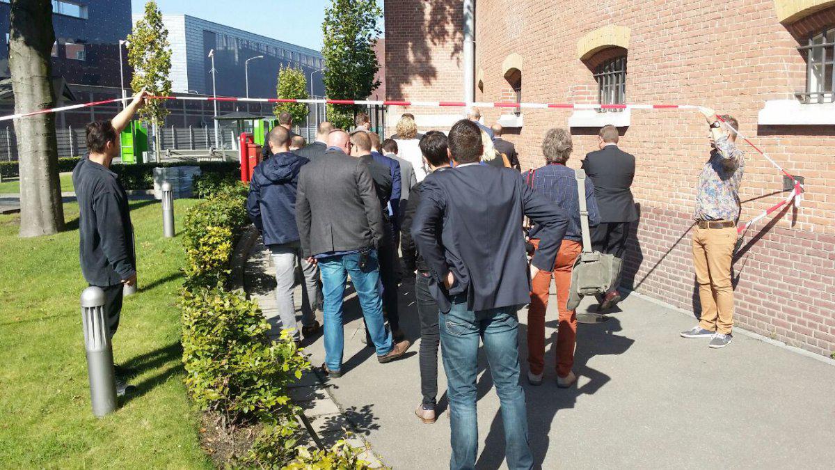 Onder grote belangstelling is de rechter woensdagmorgen aan de slag gegaan voor een schouw bij de Koepel.