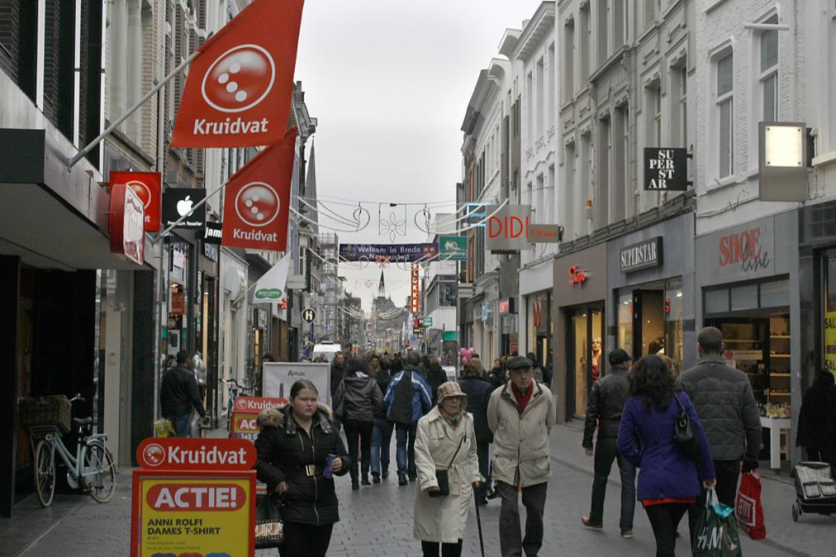 Drukte in binnenstad voor Sinterklaas 2013. foto Sjoerd Lips