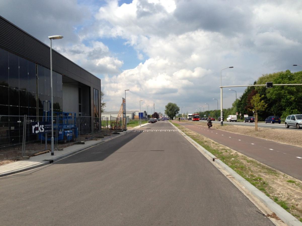 Het Spinoladeel van bedrijventerrein de Krogten met hier de Nieuwe Bredase Baan. foto Wijnand Nijs