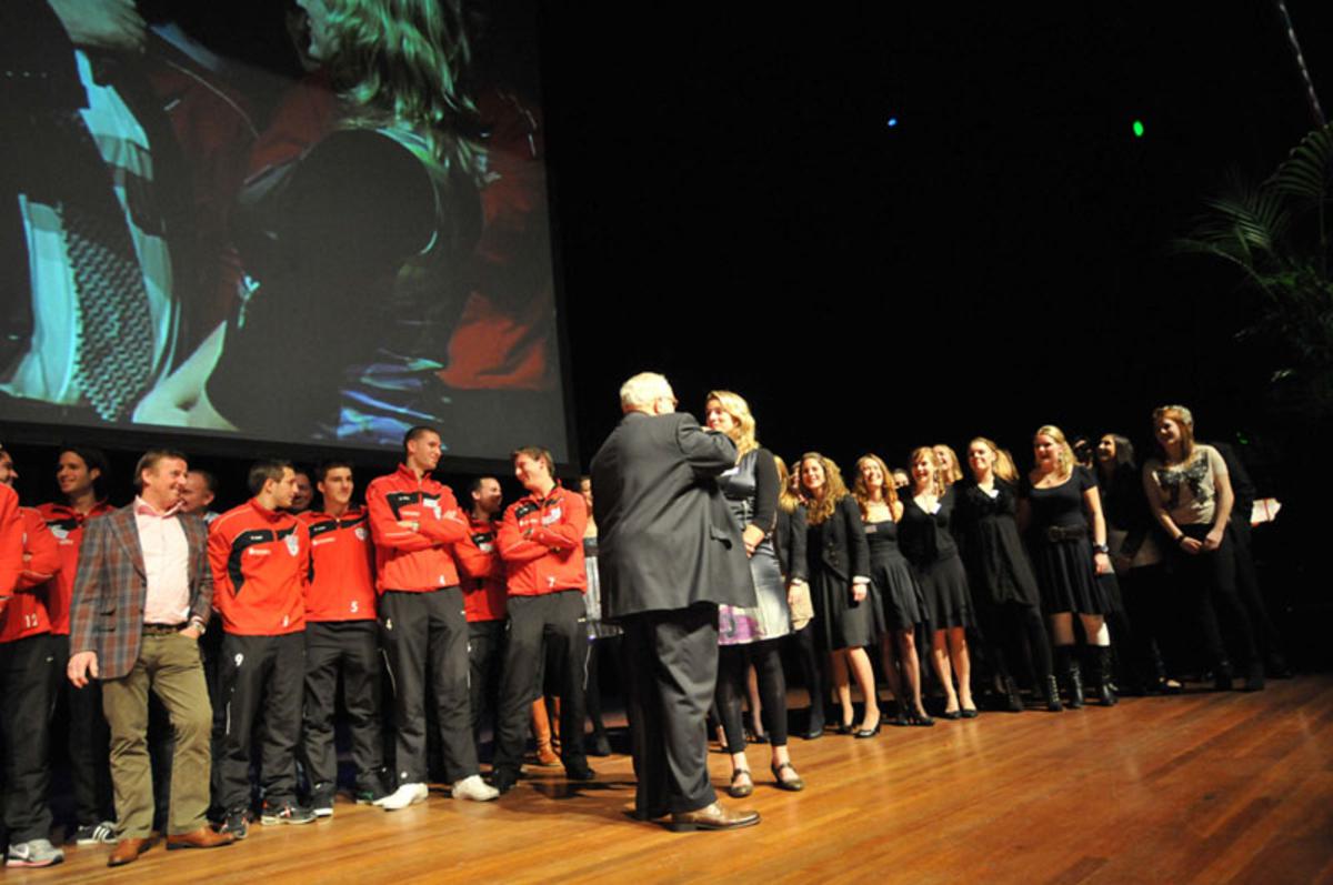 De prijzen voor beste sporters van 2010 werden uitgereikt in het Chassé Theater. foto Perry Roovers