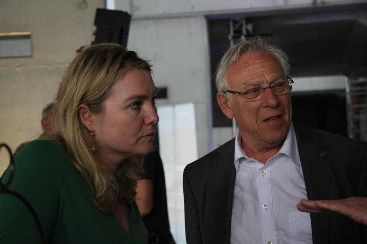 Minister Schultz trapt bouw station Breda af. foto Erik Eggens