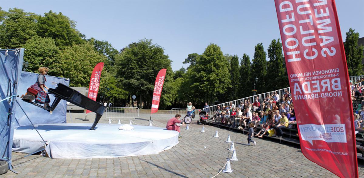 Carrousel des Moutons van D'Irque & Fien tijdens het Stiltefestival 2013. foto Raymond Tillieu