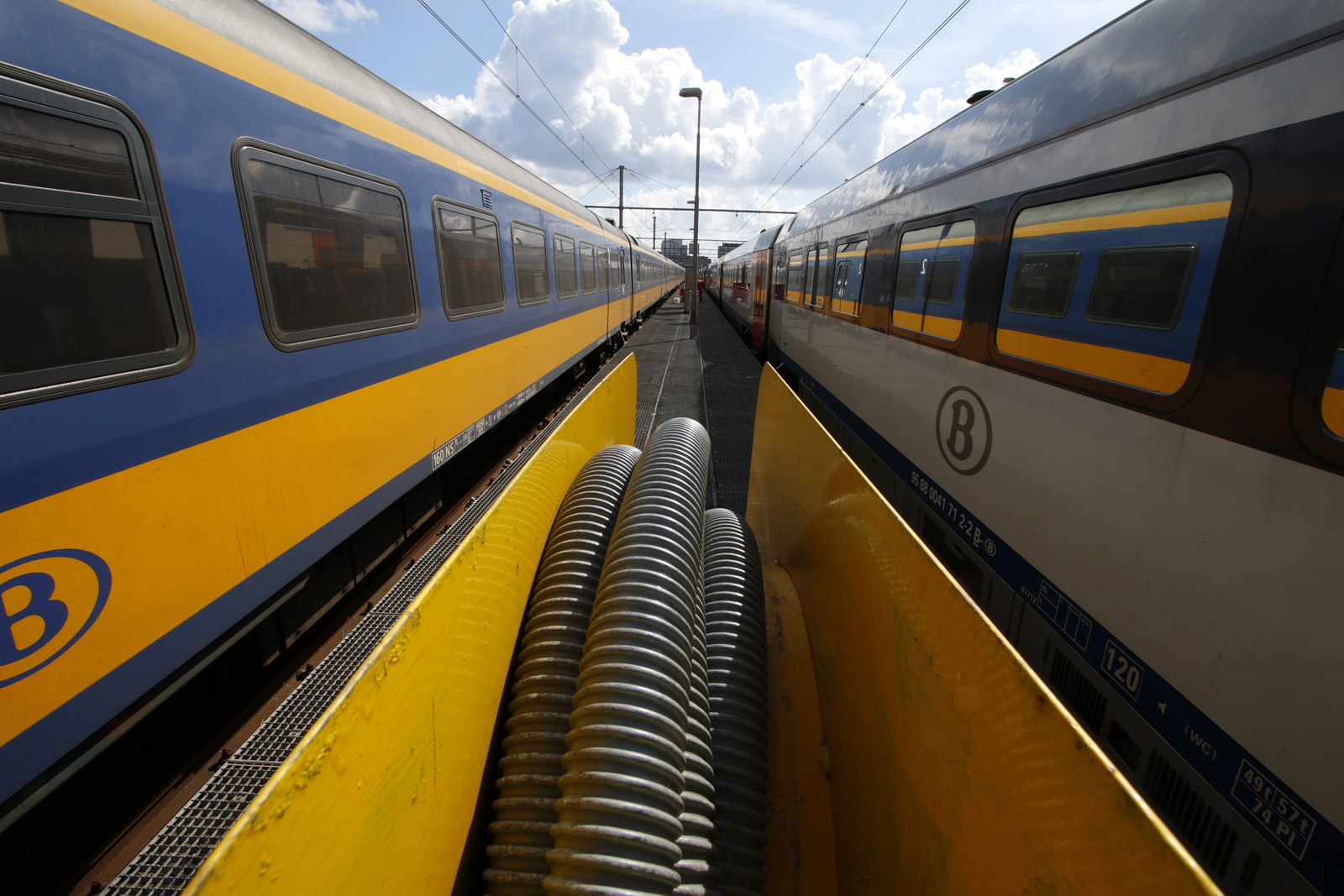 Een van de laatste testritten tussen Breda en Antwerpen met de IC Brussel, donderdag 29 maart 2018.