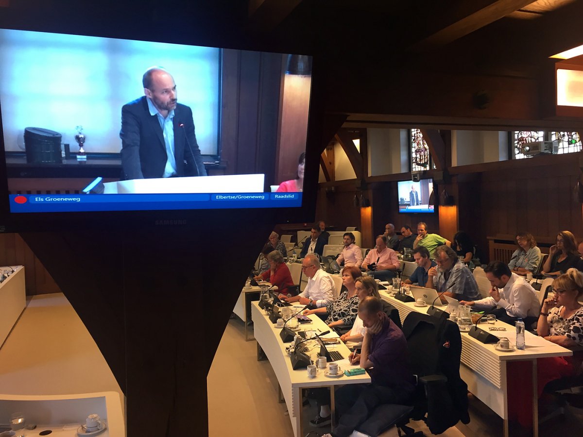 Thomas Bruning (NVJ) spreekt in tijdens de commissie Maatschappij van de raad.