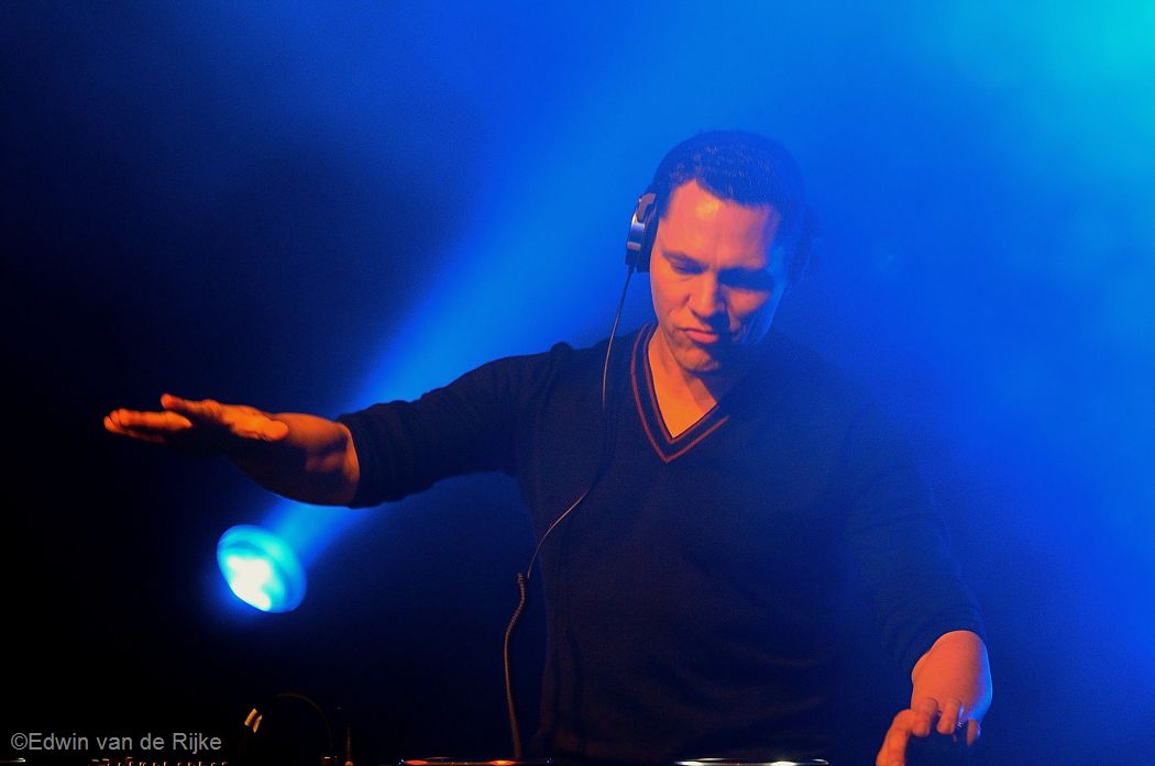 DJ Tiësto geniet van zijn feestje in de Mezz, samen met R3HAB en Hardwell. foto Edwin van de Rijke