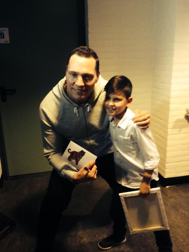 Tiësto met een jonge fan bij Lucia.
