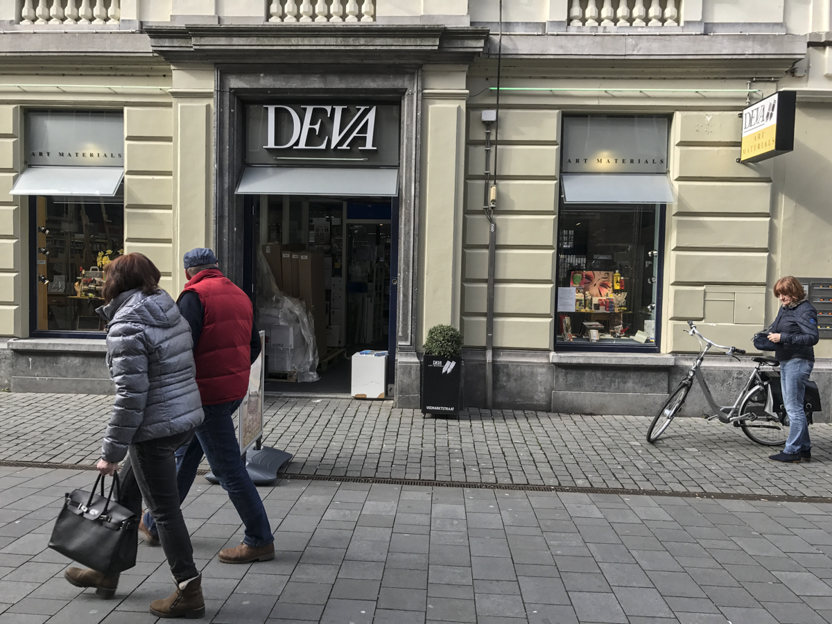 De Veemarktstraat biedt een uiteenlopend aanbod aan daghoreca en winkels.