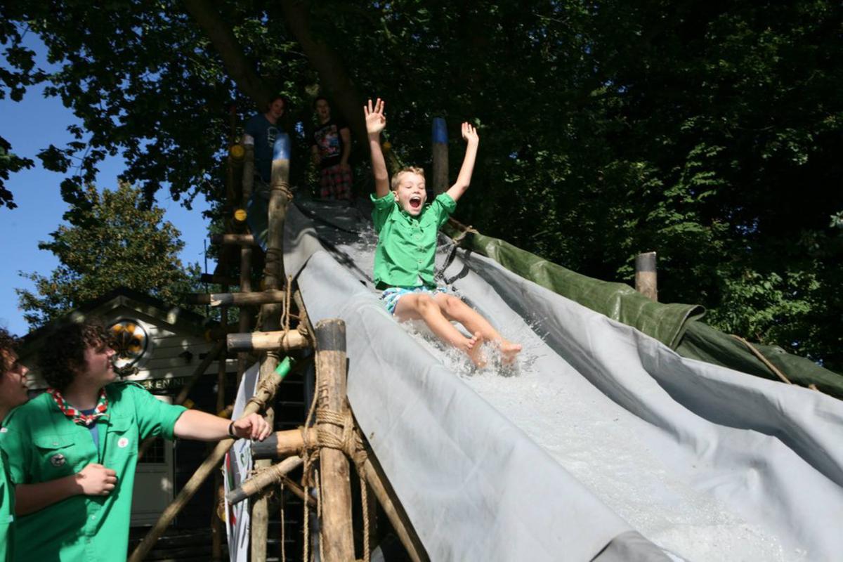 Waterglijbaan scouting Ginneken. foto Ginneken