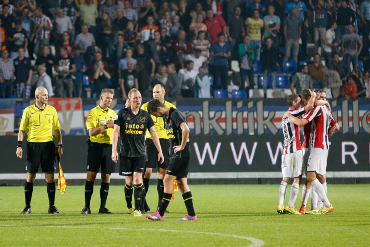 Willem II - NAC. Robert Braber laat NAC puntloos naar huis gaan door een treffer in de extra tijd.