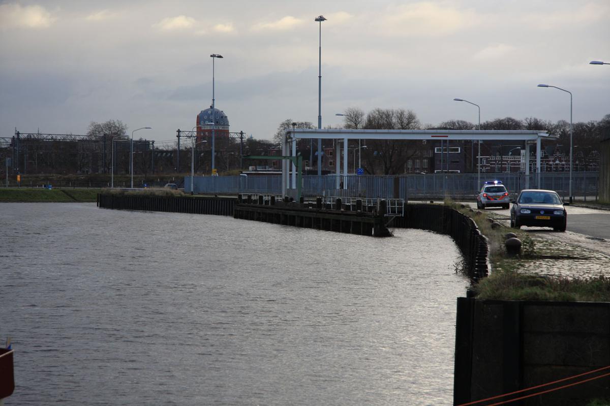 Zoektocht Markkade Breda naar 26-jarige Bredanaar. foto Erik Eggens