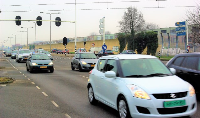 Veel automobilisten merkten afgelopen jaar al dat het steeds drukker wordt op de Kruithuisweg (N470). Die conclusie trekt Rijkswaterstaat nu ook. (foto: Jesper Neeleman)
