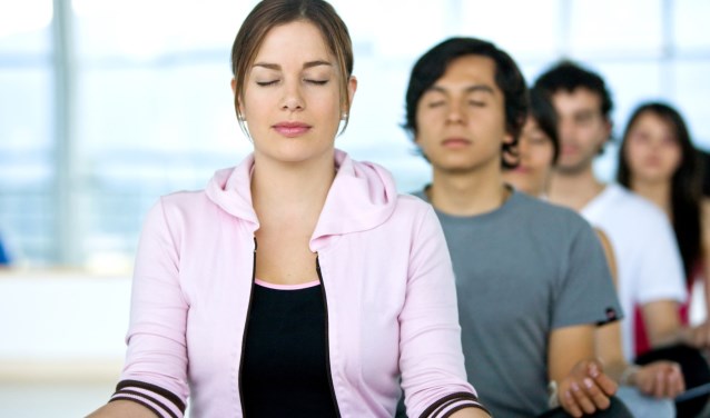 Het is wetenschappelijk bewezen dat mensen na een 8 weekse mindfulness training effectiever, fitter, gezonder, stressbestendiger, meer ontspannen en gelukkiger zijn.