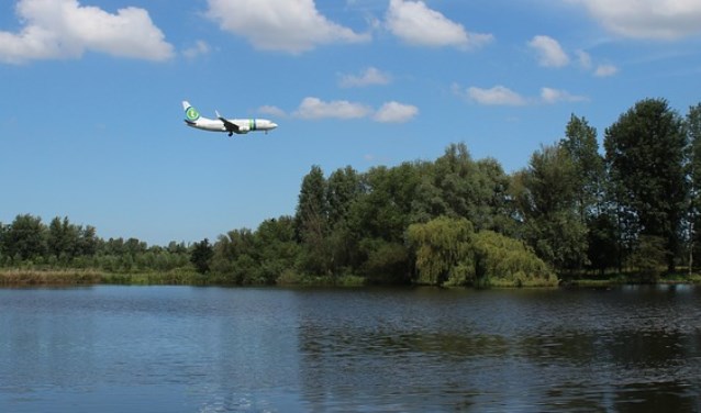 Door toenemend vliegverkeer wordt het ondoenlijk de klimaatdoelen te bereiken, benadrukt Pau Peeters. (foto:Natuur en Milieufederatie Zuid-Holland, NMZH)