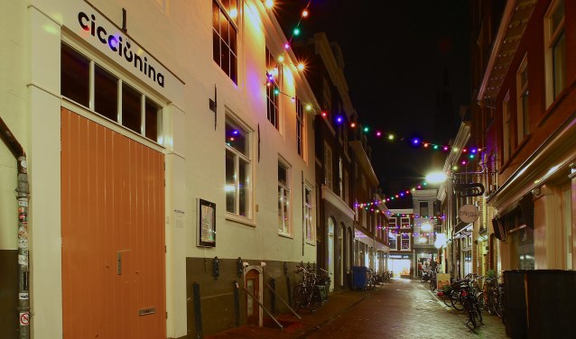 De Kromstraat is afgelopen jaren dè uitgaansstraat van Delft geworden. Het succes van dit smalle straatje kent ook een keerzijde.