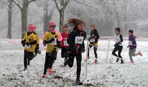 De deelnemers legde onder zware winterse omstandigheden het parcours af.