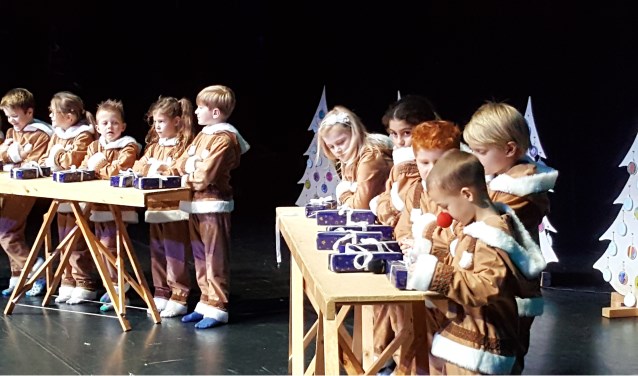 Alle kinderen van de school hebben een rol en doen enthousiast mee. (Foto: PR)