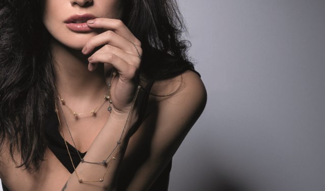 De sieraden van Juwelier Warnaar maken je uiterlijk helemaal compleet.