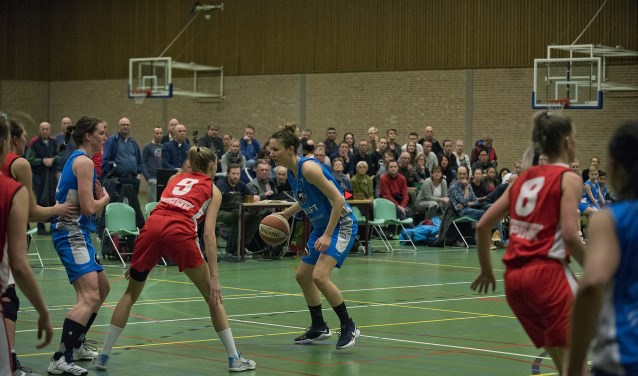 Eén van gevolgen van de gemeentelijke bezuinigingsoperatie was de verhuizing van DAS, die Sporthal Brasserskade verruilden voor een nieuwe hal bij SC Delfland. (foto: Roel van Dorsten)