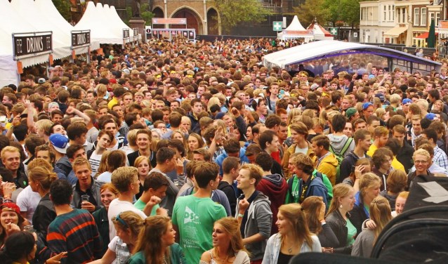 Delft wordt elk jaar weer overspoeld door een flinke lichting nieuwe studenten. (foto:archief)