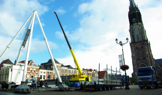 De opbouw van de kermis was gistermorgen nog in volle gang. Vanmiddag gaat de kermis om 15.00 uur open.