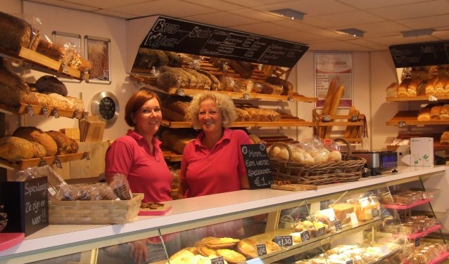 Lekker genieten van het najaar bij bakker van Roon. (Foto: EvE)