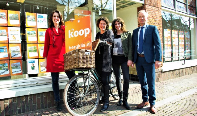 Het team van Bergklis Makelaars is goed op elkaar ingespeeld. Van links naar rechts: Thessa van de Beld, Lisette Kuit-van Heijningen, Marcha Dijkshoorn en Ko van de Beld.