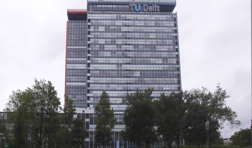 Sloop dreigt voor het EWI-gebouw. (Foto: Koos Bommelé)