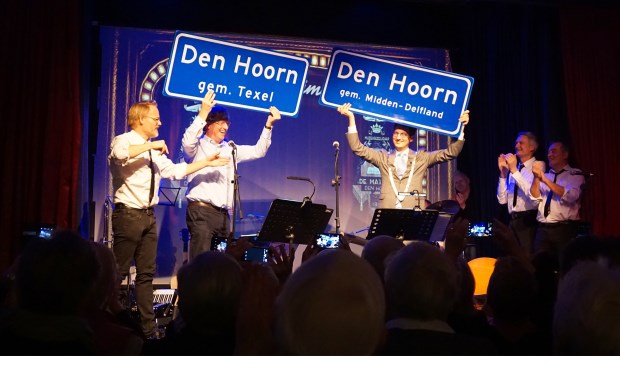 Het moment van de uitwisseling van de komborden. (foto: PR)