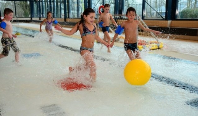 Doe mee met het Eerste Delftse Watervoetbaltoernooi in Zwembad Kerkpolder!