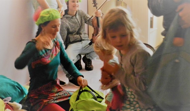 Het trio kreeg de kinderen van Wiskids wel met de voetjes van de vloer.