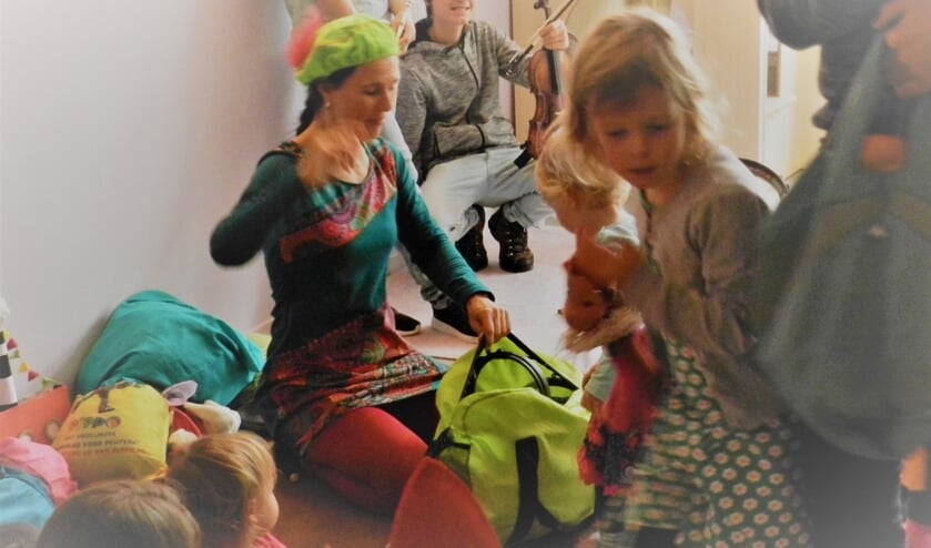 Het trio kreeg de kinderen van Wiskids wel met de voetjes van de vloer.