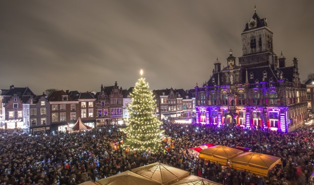 Hoogtepunt van de Lichtjesavond is het ontsteken van de lichtjes op het Marktplein (Foto: Christian Kalse)