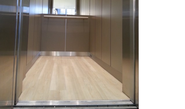 Een opgeknapte liftcabine in het pand van Oogheelkunde te Rijswijk. (Foto: PR)
