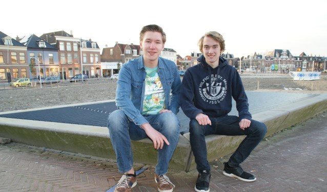 Kjelwyn en Bryan promoten hun Bry.Tic future house dancehit Trampoline, Vital Release. (foto: ML)