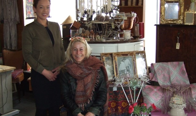 Soraya (l) en Petra (r) zien u graag komen! (Foto: EvE)
