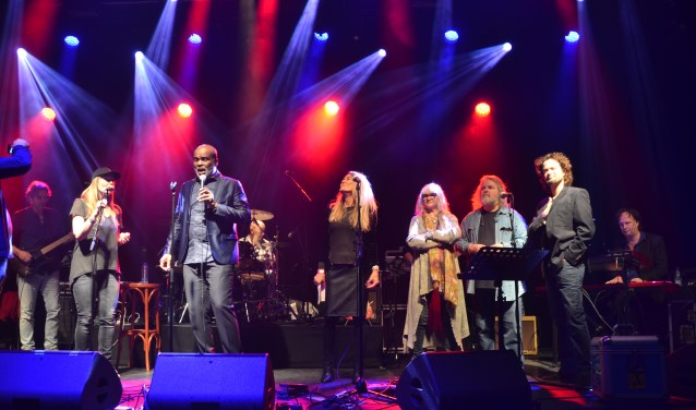 Een uitverkocht concert voor popfenomeen Hans Vermeulen (foto: Jerrold Mallee)