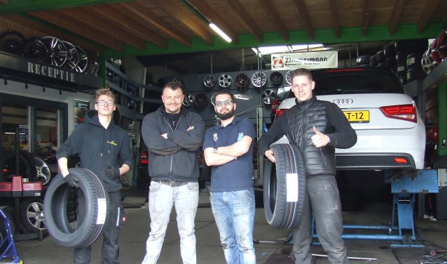 Het team van Firststop Sky Bandennet weet alles van banden en balanceren. (Foto: EvE)