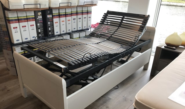Een elektrisch verstelbare lattenbodem met zorgstand. (Foto: PR)